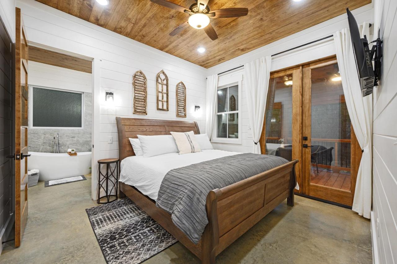 Bella Luna Cabin - Cozy Farmhouse Cabin, Private Deck, Swing Set, Fire Pit, Hot Tub Villa Broken Bow Exterior foto