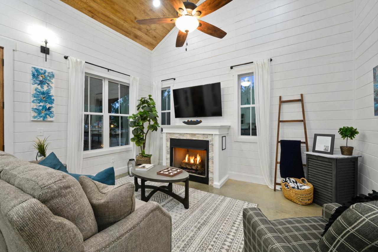 Bella Luna Cabin - Cozy Farmhouse Cabin, Private Deck, Swing Set, Fire Pit, Hot Tub Villa Broken Bow Exterior foto