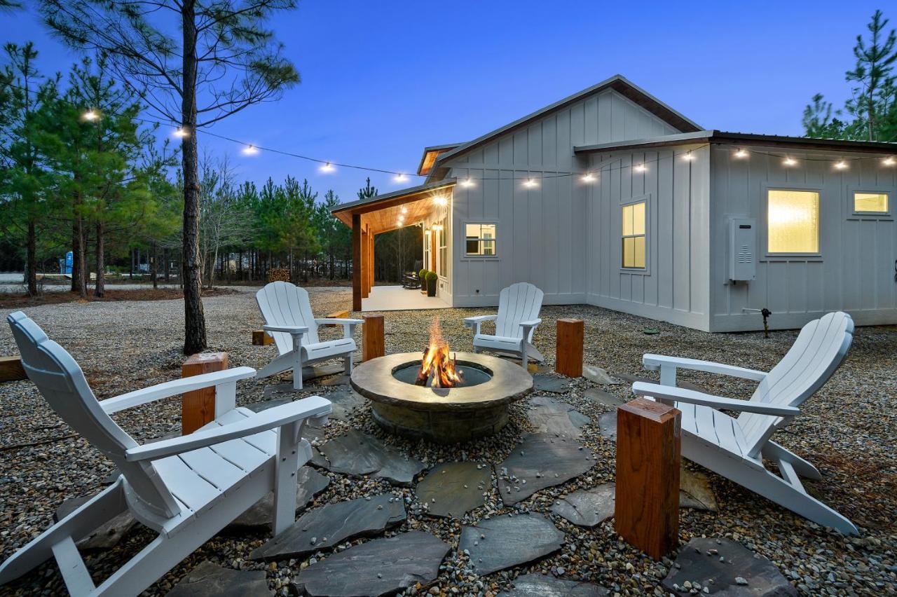 Bella Luna Cabin - Cozy Farmhouse Cabin, Private Deck, Swing Set, Fire Pit, Hot Tub Villa Broken Bow Exterior foto